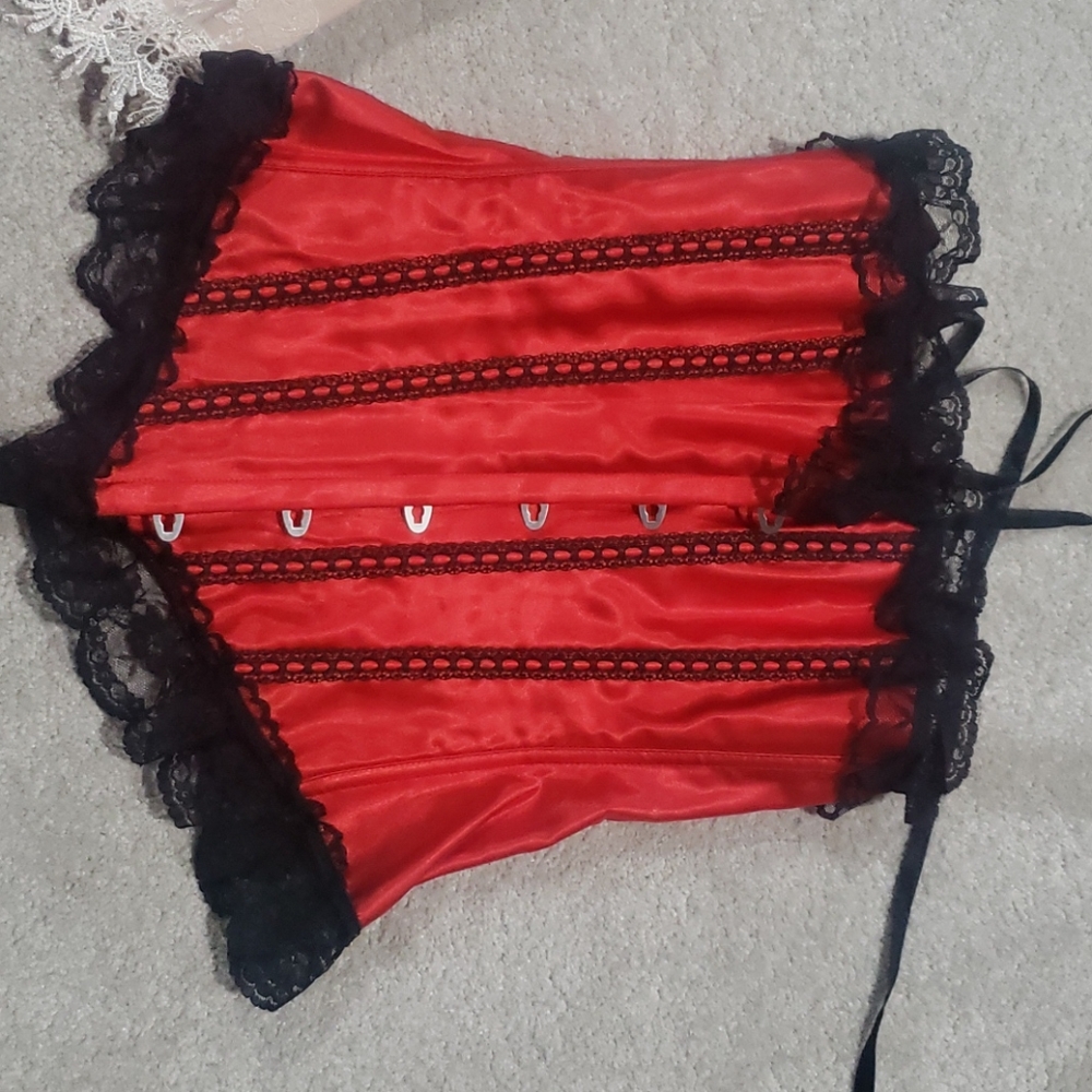 Corsets - Picture 3 of 4